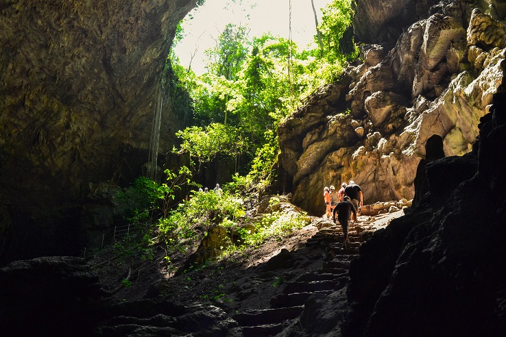 パンタナールのブルーレイク洞窟へのアクセスと見どころ